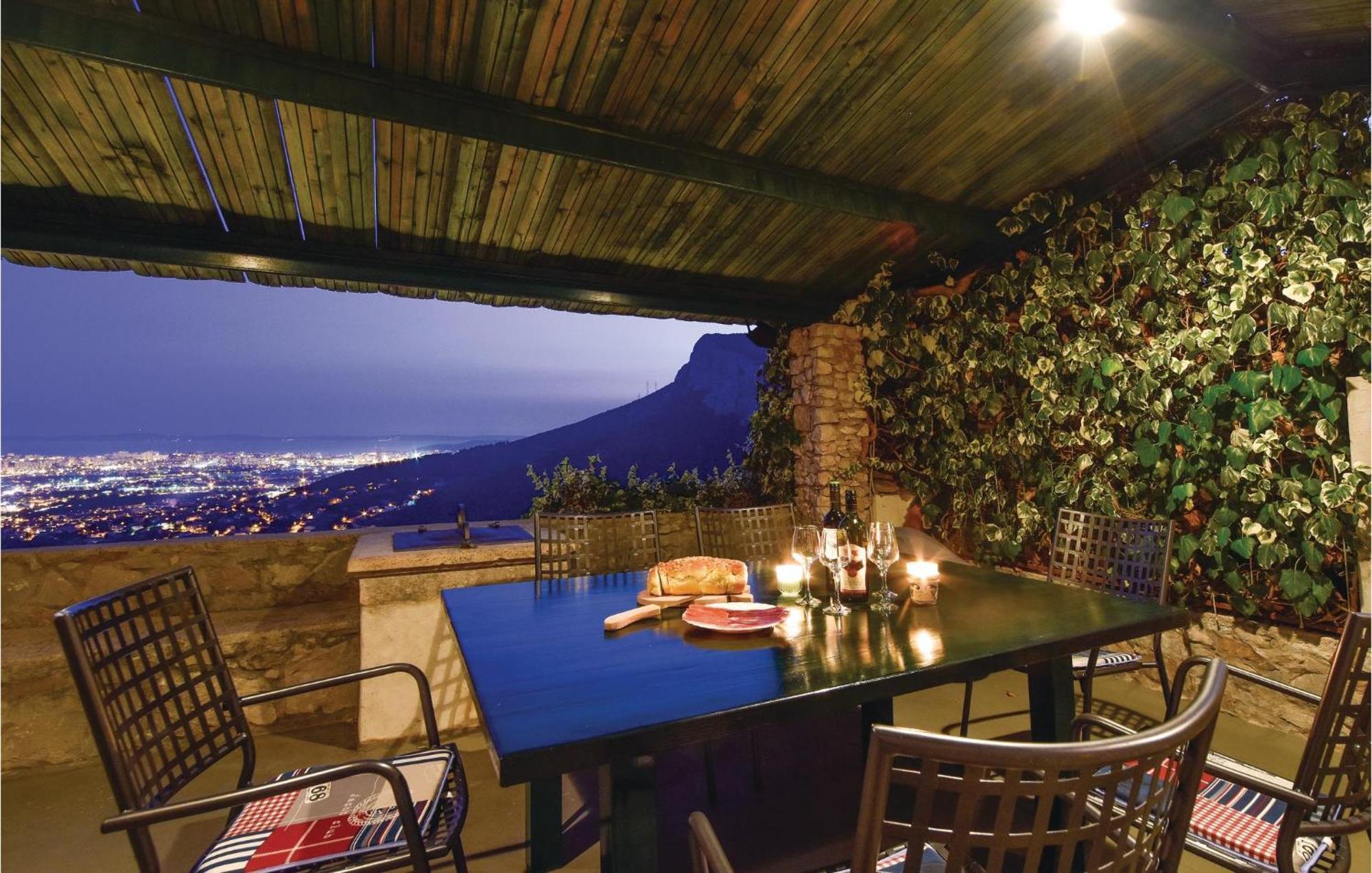Gorgeous Home In Klis With Wifi Bobani Exterior photo